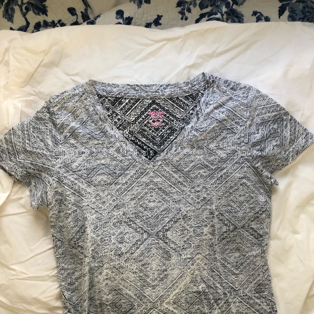 Mossimo grey/silver ornament print, Size M v shaped neck